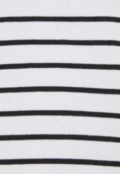 Kaffe Kamala - T-Shirt Print - Chalk/Black -Kaffe Verkoopwinkel 0fb5735a8624411f992941d975442fda