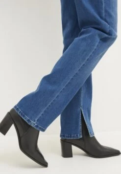 Kaffe Straight Leg Jeans - Medium Blue Denim -Kaffe Verkoopwinkel 2620c743bb5545e4a99ad87637ced2f4
