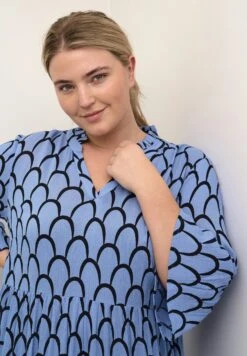 Erry Ami- Jurk - Blue Black Graphic Print -Kaffe Verkoopwinkel 2a09257076dc4b57a218578ab6ed447b