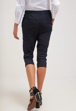 Kaffe Jillian Capri Pants - Shorts - Midnight Marine -Kaffe Verkoopwinkel 3282131d231449a9bc41b01aa5e4dd64