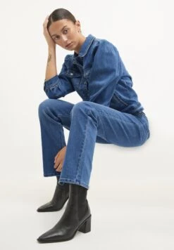 Kaffe Straight Leg Jeans - Medium Blue Denim -Kaffe Verkoopwinkel 38cccb43b24649c9b2a6f5abbd8454b4