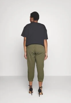 Capri Pants - Shorts - Grape Leaf -Kaffe Verkoopwinkel 40308115b921426a9770501be767f571