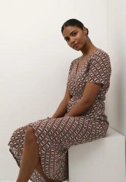 Kaffe Amarta- Blousejurk - Shoking Pink Graphic Print -Kaffe Verkoopwinkel 6359554a6cf74eddbe654ce1b18c6c35