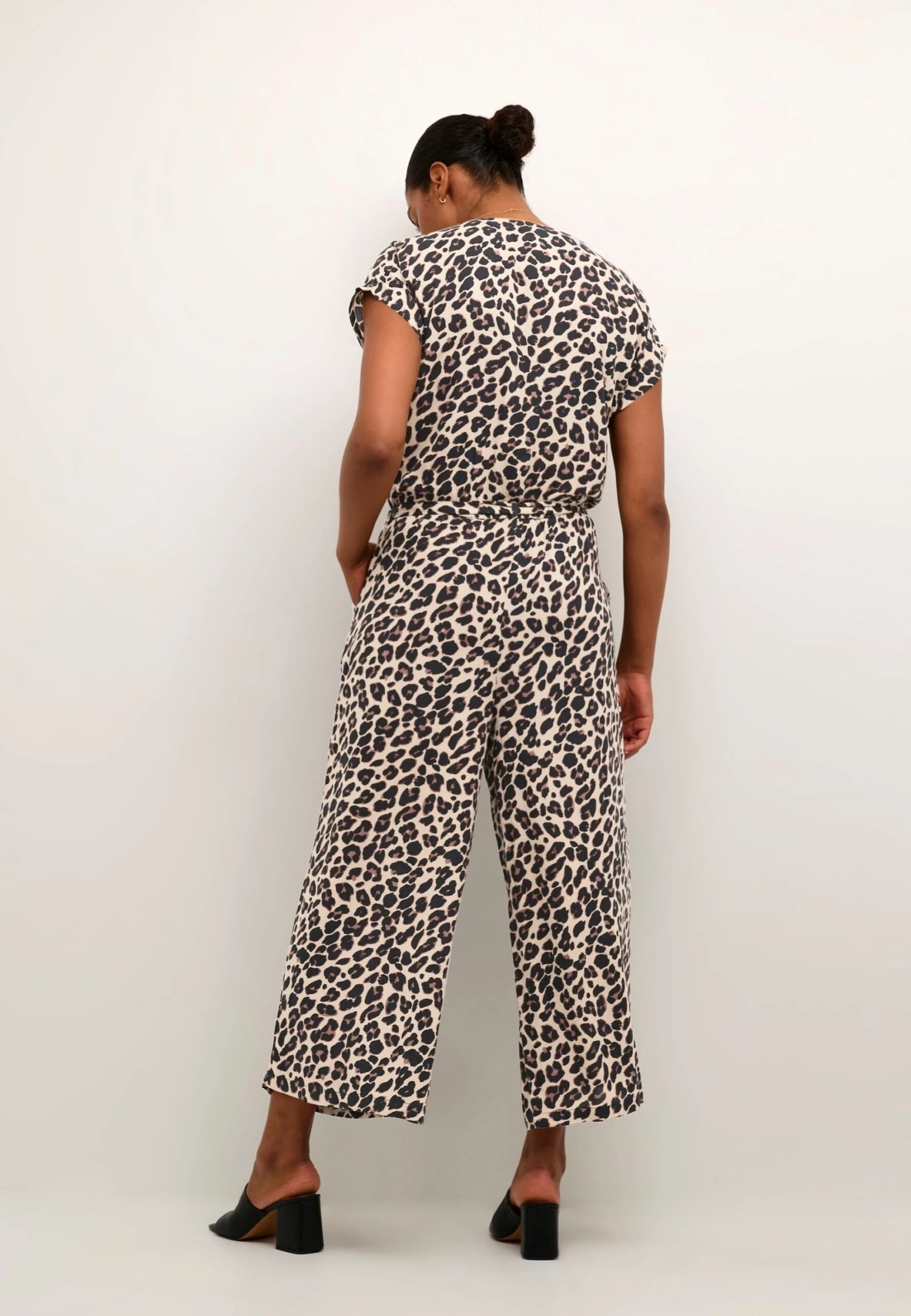 Kaffe Kamarta- Jumpsuit - Leopard Print 2 Kaffe Kamarta- Jumpsuit - Leopard Print - Afbeelding 2