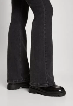 Kaffe Selma Long - Flared Jeans - Medium Grey Denim -Kaffe Verkoopwinkel 75ec38ec65424d65aa47ca34437ad656