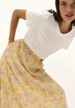 Kaffe Kaisolde Amber - Maxirok - Yellow Lupine Feather Flower -Kaffe Verkoopwinkel 87dc440cbd2b45c782e81359fb73643b