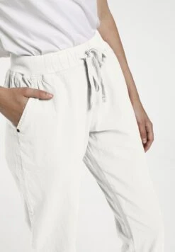 Kaffe Naya Capri - Shorts - Chalk -Kaffe Verkoopwinkel 88d2d11e4a624f24b6592dc3df042f0e