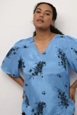 Kcganja- T-Shirt Print - RegattaBlack Flower Print -Kaffe Verkoopwinkel a36bba9dff86413691d03acab43f3383