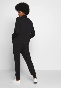 Kaffe Siggi Linda Pants - Trainingsbroek - Black Deep 7 Kaffe Siggi Linda Pants - Trainingsbroek - Black Deep -Kaffe Verkoopwinkel b235c3c405354bd28ea4139738542997