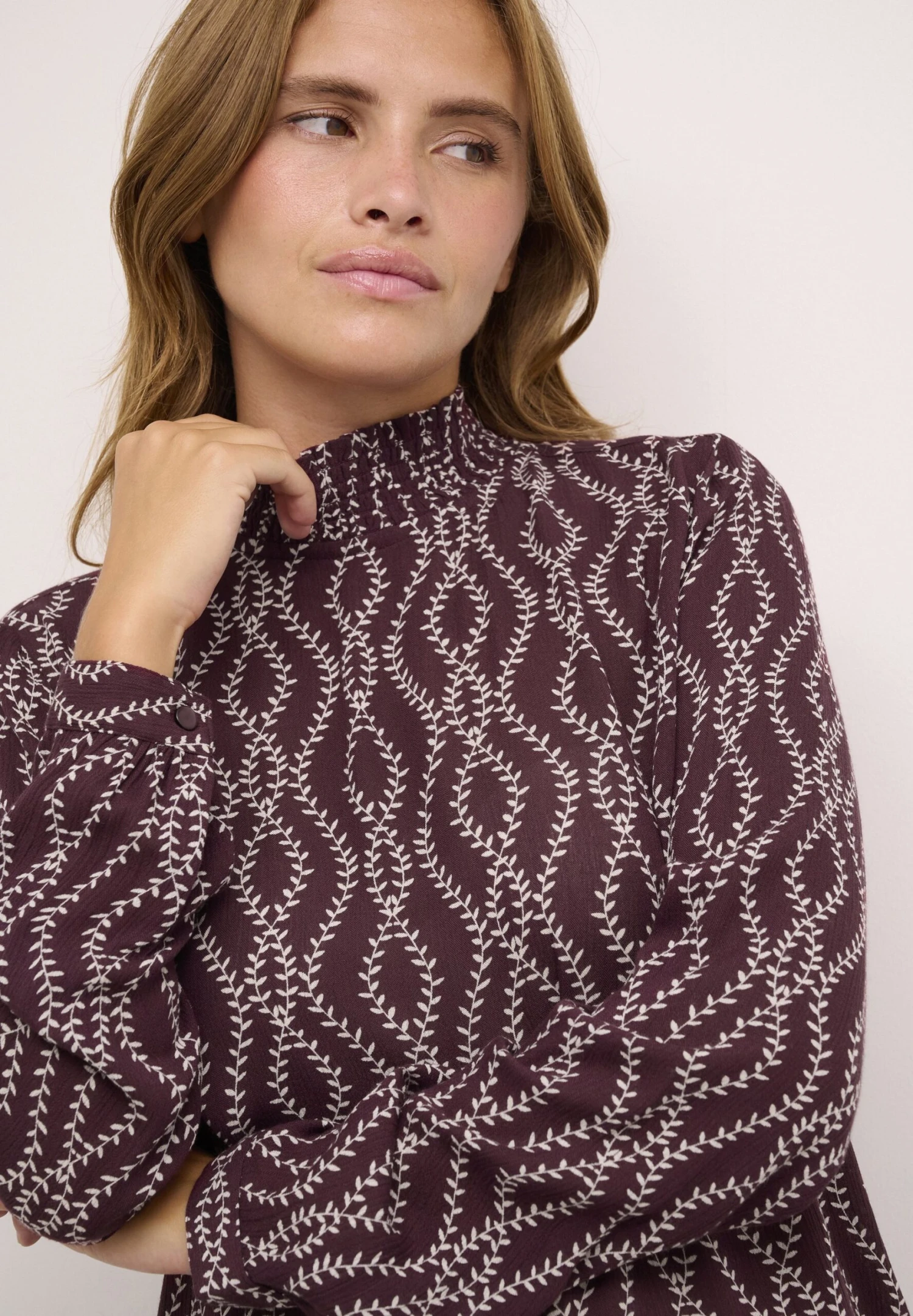 Kaffe Amber- Blouse - Winetasting Chalk Print 4 Kaffe Amber- Blouse - Winetasting Chalk Print - Afbeelding 4