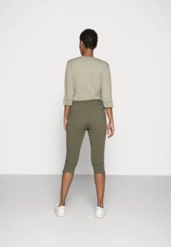 Kaffe Jillian Capri Pants - Shorts - Grape Leaf -Kaffe Verkoopwinkel bcc23a604343475bbd820cb392cbb9fd