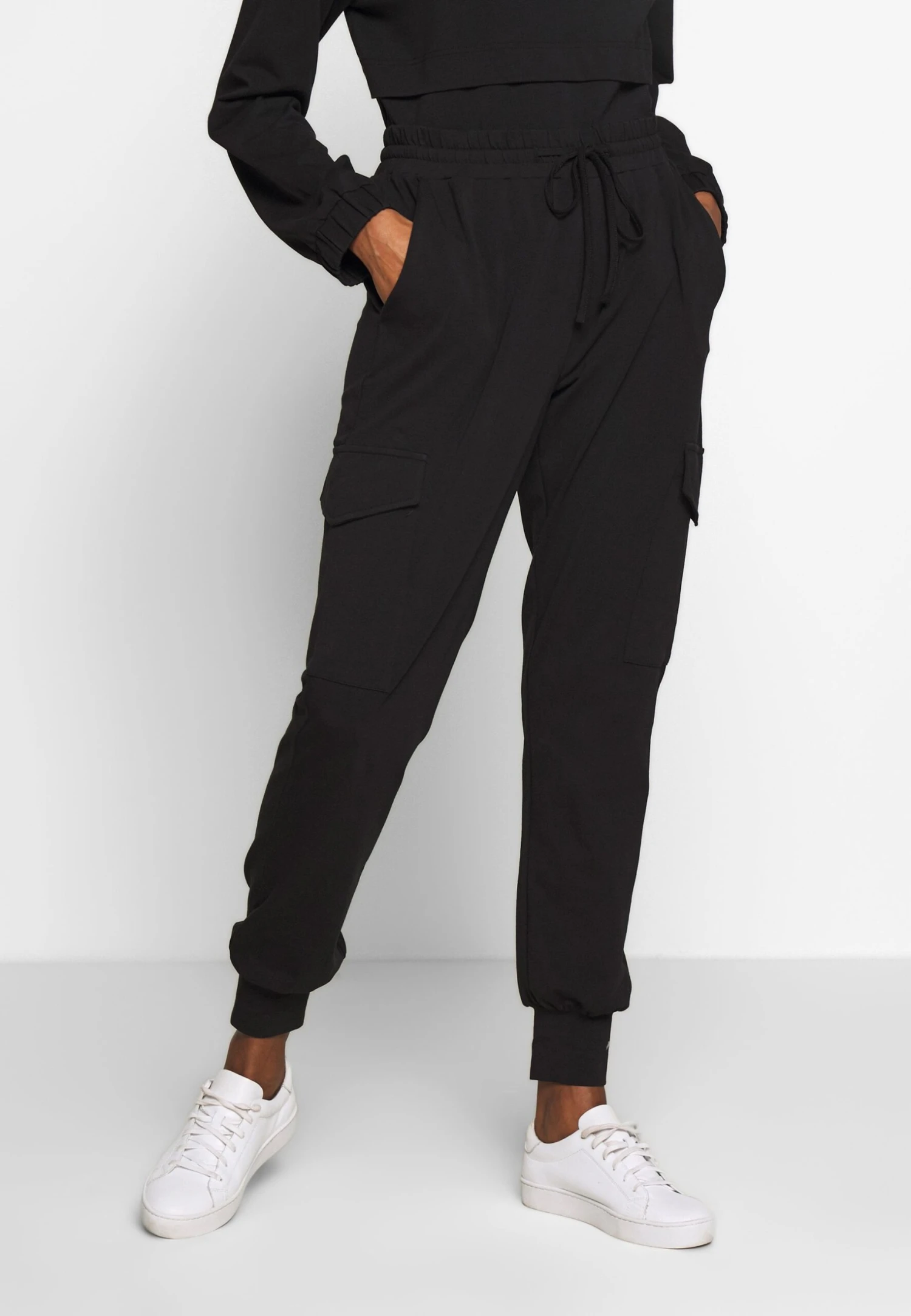 Kaffe Siggi Linda Pants - Trainingsbroek - Black Deep 1 Kaffe Siggi Linda Pants - Trainingsbroek - Black Deep