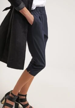 Kaffe Jillian Capri Pants - Shorts - Midnight Marine -Kaffe Verkoopwinkel d674bc972356409d9f9084c4f26207f5