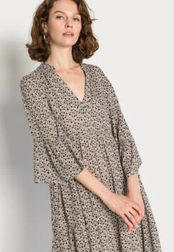 Kaffe Kasamille Amber- Jurk - Sand/Black 9 Kaffe Kasamille Amber- Jurk - Sand/Black -Kaffe Verkoopwinkel e8c69b1225174d5290512635f2677e9e