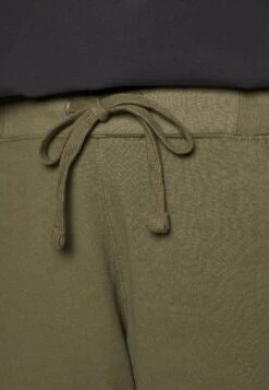 Capri Pants - Shorts - Grape Leaf -Kaffe Verkoopwinkel ed944c2438c84acb9634230f484f5f81