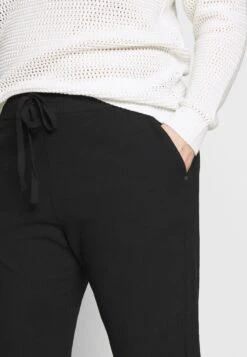 Capri Pants - Shorts - Black Deep -Kaffe Verkoopwinkel f3efe15d1e7a4b3684f4526d05e4e4eb