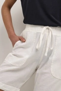 Kaffe Kanaya - Shorts - Chalk -Kaffe Verkoopwinkel f642155ffa5c4f829ee480f8fda795c2