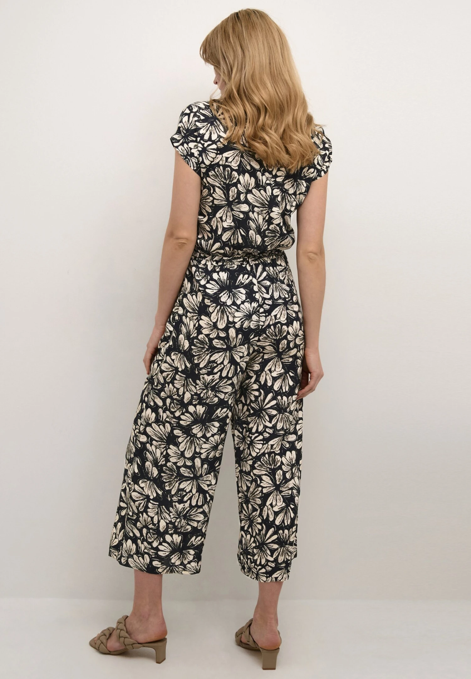 Kaffe Bpbella With Cap Sleeves - Jumpsuit - Black Antique Flower 2 Kaffe Bpbella With Cap Sleeves - Jumpsuit - Black Antique Flower - Afbeelding 2