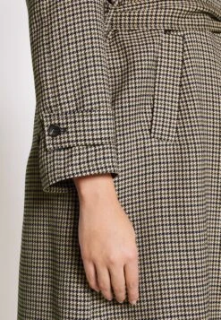 Kcoly Coat - Trenchcoat - Houndstooth/Sand/Blue -Kaffe Verkoopwinkel ffd117052cba4784b523602f4fcb2839